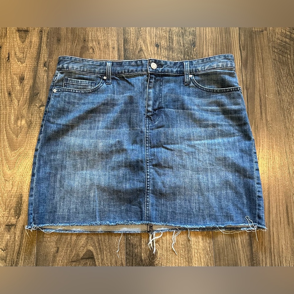 GUC Tommy Hilfiger Women's Blue Denim Skirt, Raw Hem,  Size 10